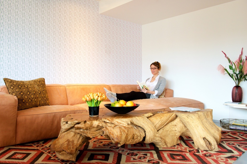 A woman relaxing in the guesthouse living room at o2 Clinic.