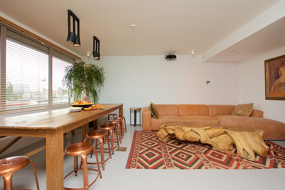 The dining space and living room of the guesthouse at o2 Clinic.